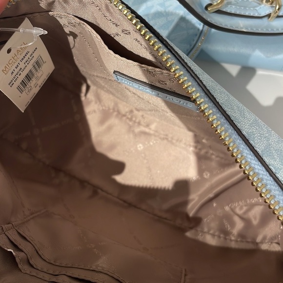 MICHAEL KORS 💙
Jet Set Travel Small Logo Shoulder crossbody Bag tech Pouches - Picture 12 of 13